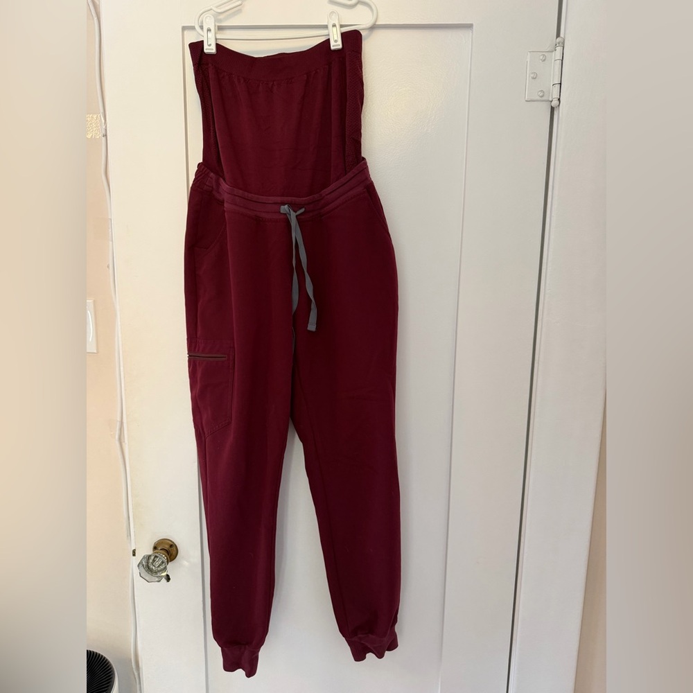 Women’s Figs Maternity scrubs (Zamora Jogger Pants Small + Catarina Top Medium) - Picture 3 of 4